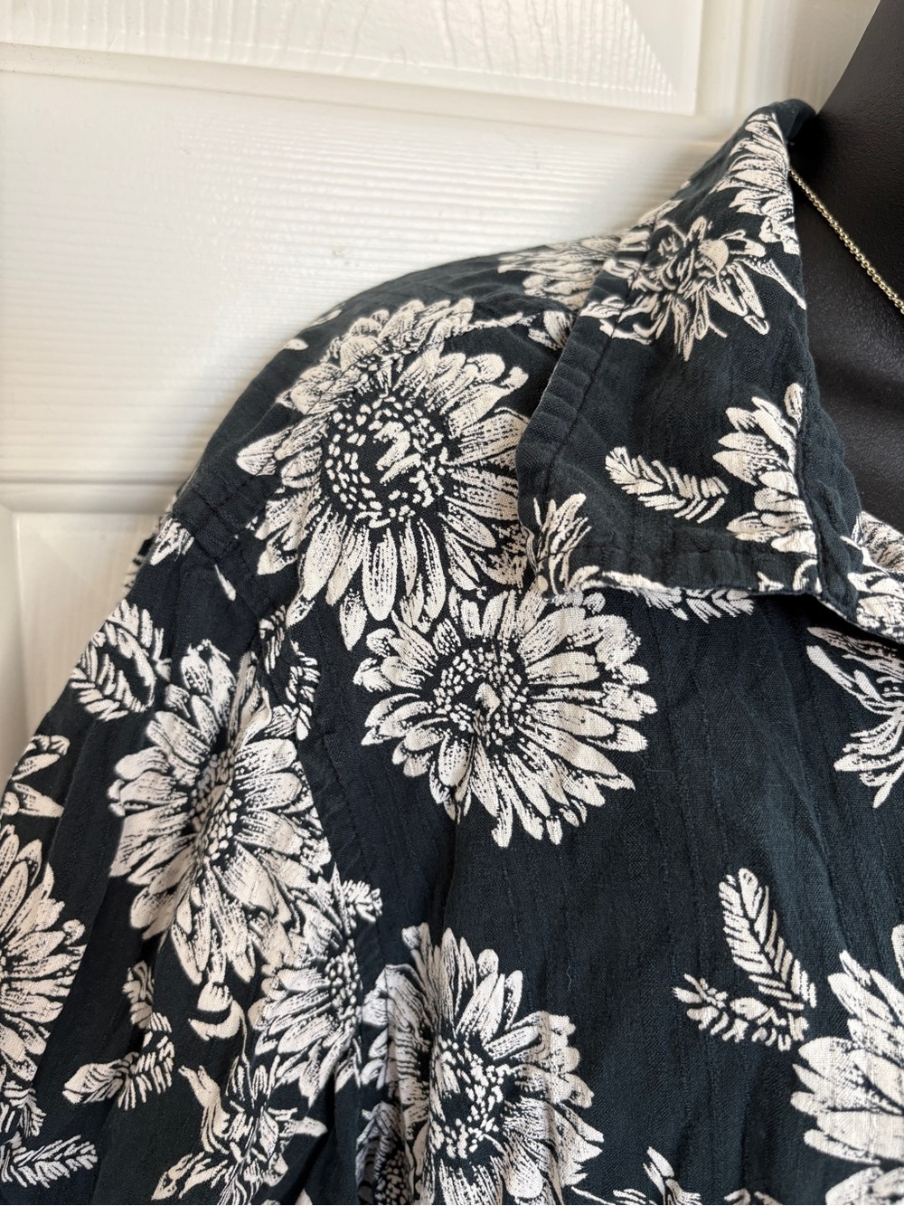 Erika Dark Green & White Sunflower Button Up with Red Buttons - Picture 3 of 11